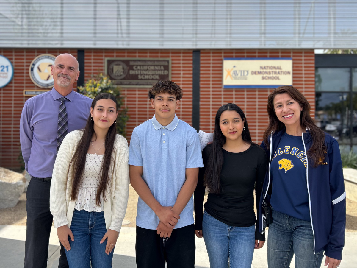 Placentia-Yorba Linda USD (@pylusd) on Twitter photo Three Valencia High School seniors have been named 2025 <a href="/DellScholars/">Dell Scholars</a>! 🎓👏 Congratulations to Brenda Ruiz Martinez, Mayra Ruiz Martinez, and Bryan Figueroa on earning this prestigious honor and college support. #PYLUSD
🔗 Story at goodnews.pylusd.org/?p=32332 Three Valencia High School seniors have been named 2025 <a href="/DellScholars/">Dell Scholars</a>! 🎓👏 Congratulations to Brenda Ruiz Martinez, Mayra Ruiz Martinez, and Bryan Figueroa on earning this prestigious honor and college support. #PYLUSD
🔗 Story at goodnews.pylusd.org/?p=32332