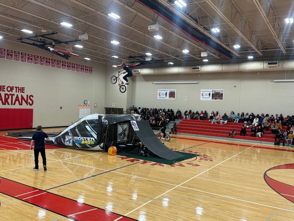 SchrumSpartans's tweet photo. Schrum and Hoover hosted a thrilling BMX Bike Performance, captivating students with skilled riders and impressive stunts. The audience's cheers highlighted the breathtaking tricks, making the event memorable. https://t.co/sWHSGnb0Wr