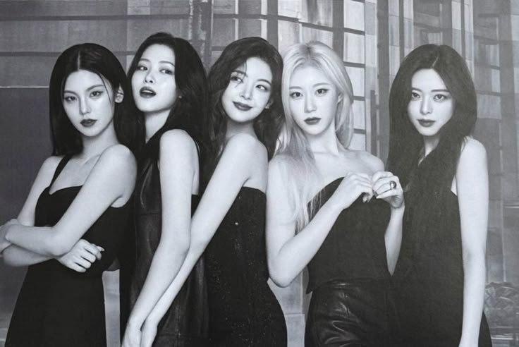 creating a full album for itzy’s next cb because im going fucking crazy: a 🧵