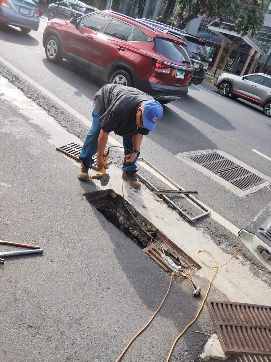 JCBellaVista's tweet photo. 🔧 ¡En acción por tu seguridad!
Estamos reinstalando tapas de alcantarillas removidas en Bella Vista.
⚠️ Sabemos que es un riesgo y lo atendemos con responsabilidad.
🙌 Gracias por tu comprensión mientras seguimos trabajando.

#BellaVistaSegura #EspacioPúblico #JuntaComunal https://t.co/JjO6Ly7VwD