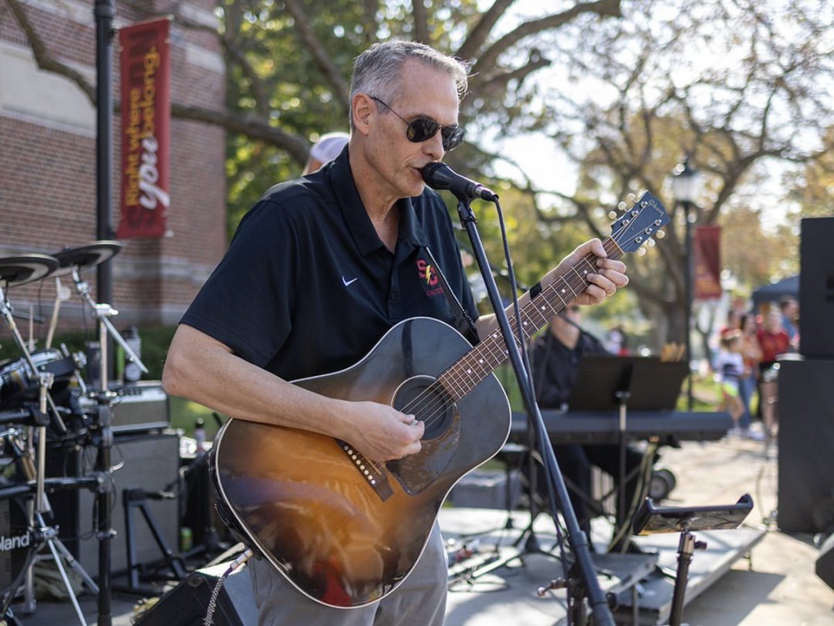 Growing up in Indianola, there was next to no connection between Simpson College and the city of Indianola.

That changed when Jay Byers took over as president. 

Jay helped bridge the gap between my college and my hometown, which means so much to a lot of people.

RIP ❤️💛