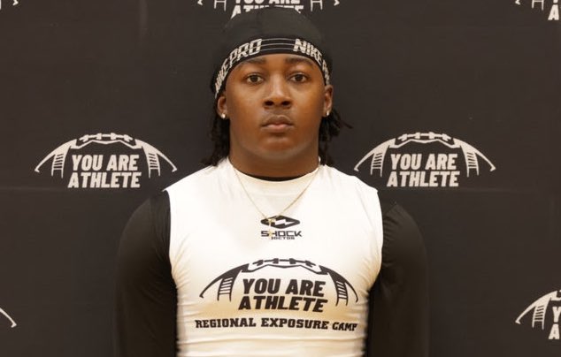 All-American Showcase (@roadtohouston) on Twitter photo 2027 RB Rob Hughes Jr (<a href="/RobHughesJr/">Rob Hughes Jr</a>) out of Kempsville HS (VA)
“Consistently shows good lateral foot quickness and can make defenders miss in the hole. At his best as a downhill hole-puncher with one-cut explosiveness.” - <a href="/BHoward_11/">Brandon Howard</a> 2027 RB Rob Hughes Jr (<a href="/RobHughesJr/">Rob Hughes Jr</a>) out of Kempsville HS (VA)
“Consistently shows good lateral foot quickness and can make defenders miss in the hole. At his best as a downhill hole-puncher with one-cut explosiveness.” - <a href="/BHoward_11/">Brandon Howard</a>