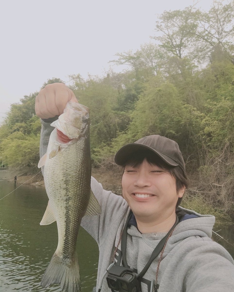genkimitsu1212's tweet photo. おはよう津久井湖釣れました😉ワームはRCリヴィングのマル秘カスタム🥰フィッシングガレージブラックさんのデッキとバウかっこよすぎん？
#engine_fishing
#フィッシングガレージブラック https://t.co/Kkir0Iq4XU