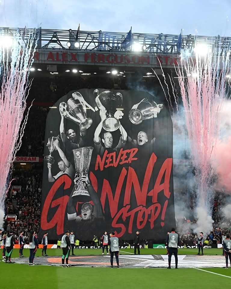 في مدرجات أولدترافورد، لم يكن التيفو مجرد كلمات عشوائية ، بل هو عهد قديم بين الجماهير والفريق:
بأننا لن نتوقف، لا نتراجع، لا ننكسر، فنحن مانشستر يونايتد 🔴⚪️
#اليونايتد
#مانشستر_يونايتد