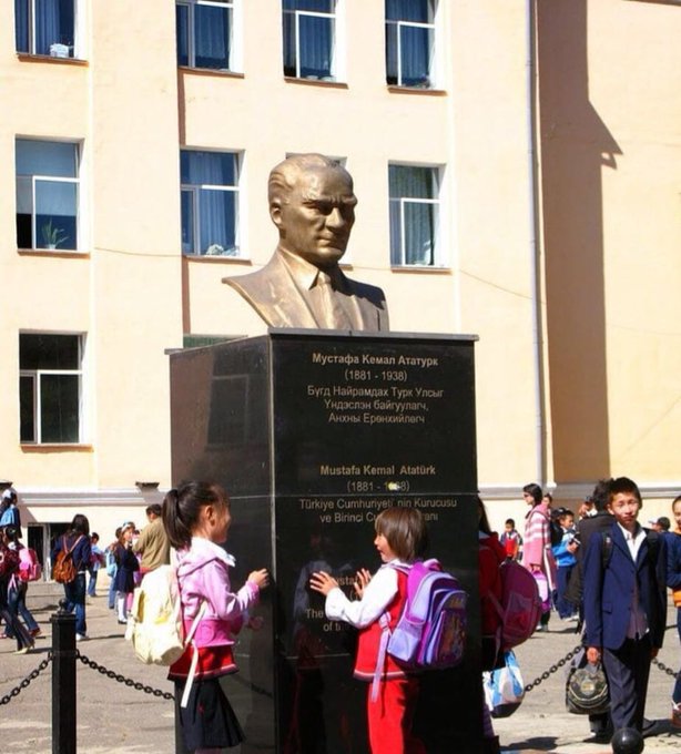 🇲🇳Moğolistan’da Ankara caddesi Atatürk okulu!
