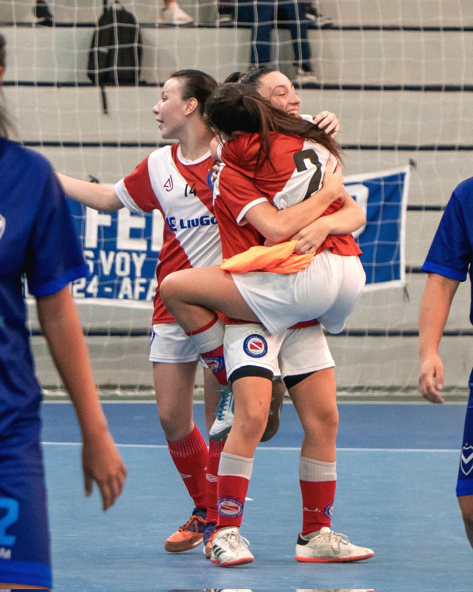 FutsalFemAAAJ's tweet photo. #AAAJ LA CUARTA FESTEJO EN ALVEAR 🐞

¡#VamosBichas, vamos las pibas! 😍 https://t.co/ZB3UIMvk7f