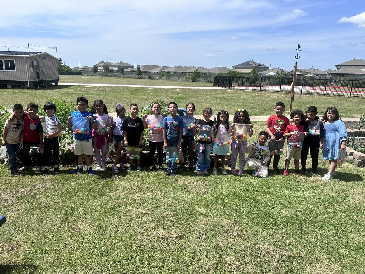 RAndradeK's tweet photo. Happy Easter from our First Grade class #mathegghunt @MRobinsonElem https://t.co/aAAPNvpxtl