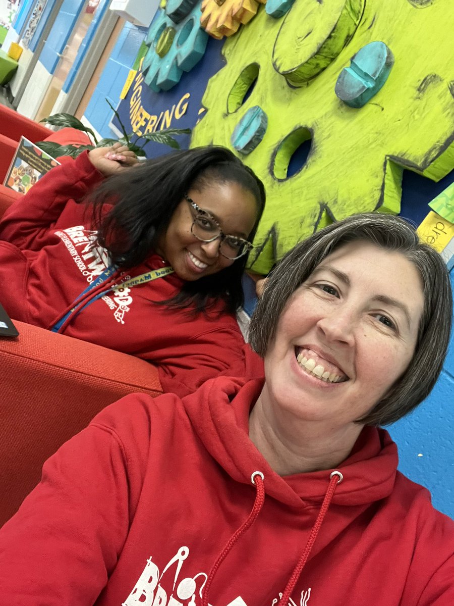 Twinning on our Fake Friday with <a href="/M_McKinley30/">Melissa McKinley</a> at Brentwood Magnet Elementary School of Engineering