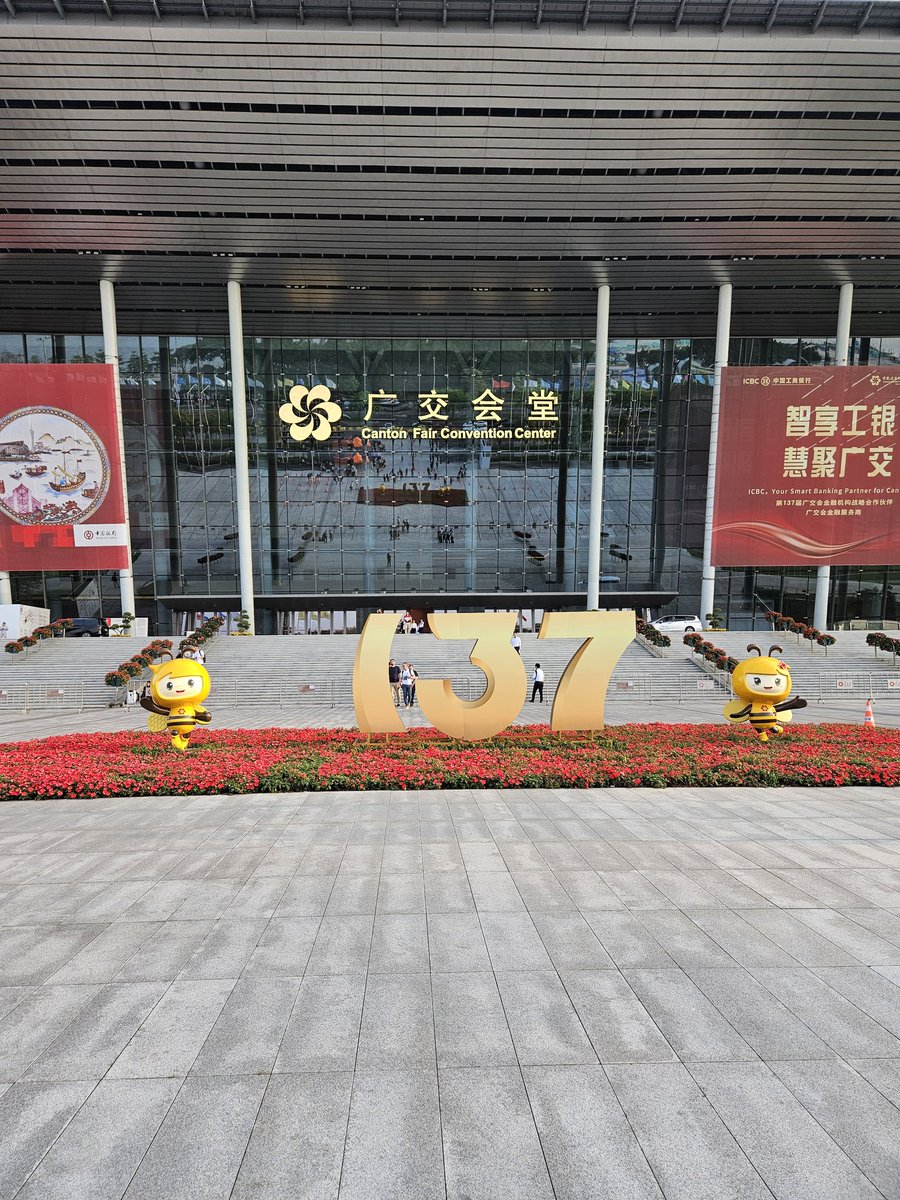 Didn't foresee how overwhelming it will be experiencing it the first time.

It's insane seeing all the people and the endless opportunities.

Excited for the next days!