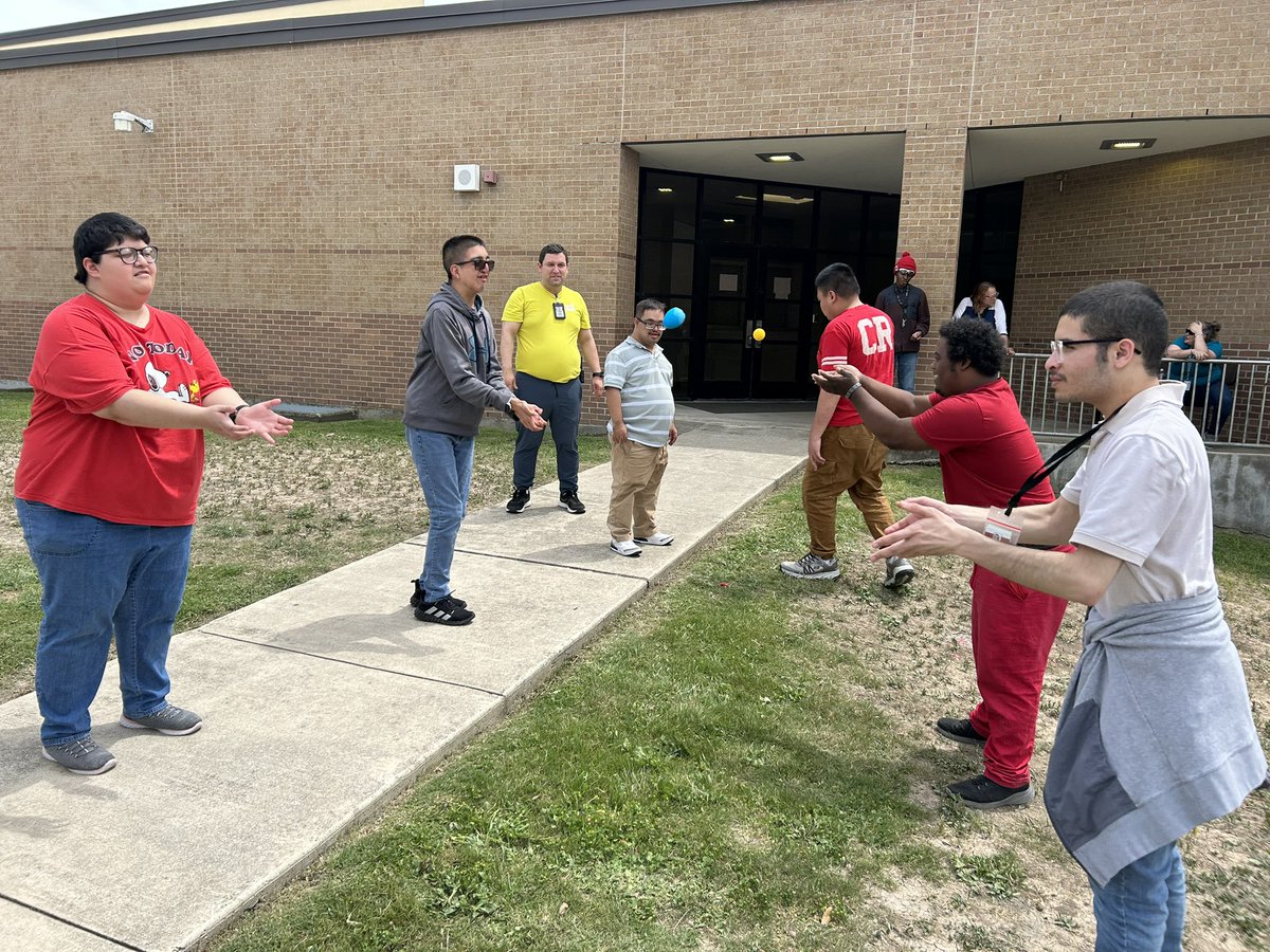 We celebrated our Spring Social by making Frito Pie and having a cascaron toss contest ! Maddie and Alejandro were the winners :)