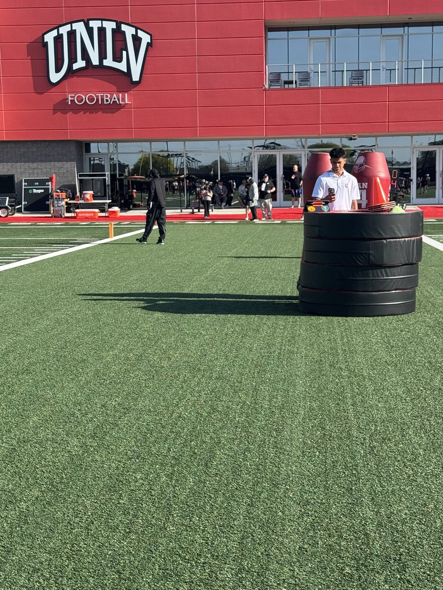 4_kaina's tweet photo. Great practice today @unlvfootball. Had to double it up today with BGHS Digital Day. Mahalo for your time @dalex3333 @CoachBuck25 I look forward to seeing you @BishopGormanFB spring practice. 

@BrandonHuffman @BlairAngulo @PrepRedzoneNV @247Sports @GregBiggins https://t.co/S32t1jPsTM