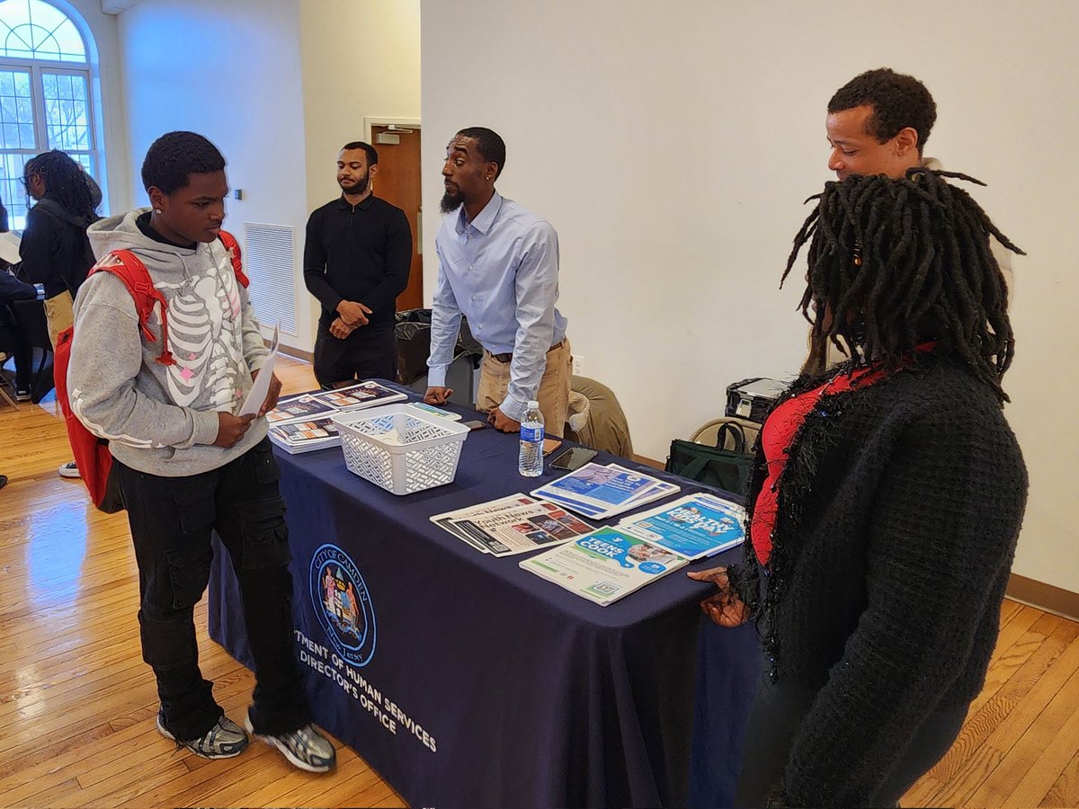 Mayor Carstarphen and City Council Join the City’s Département of Human Services to announce the 2025 Summer Youth Internship Program. Positions pay $14 per hour! Applications are due by Friday, May 16th.  Apply today!  For more information, visit: camdennj.gov/summer-youth-i…