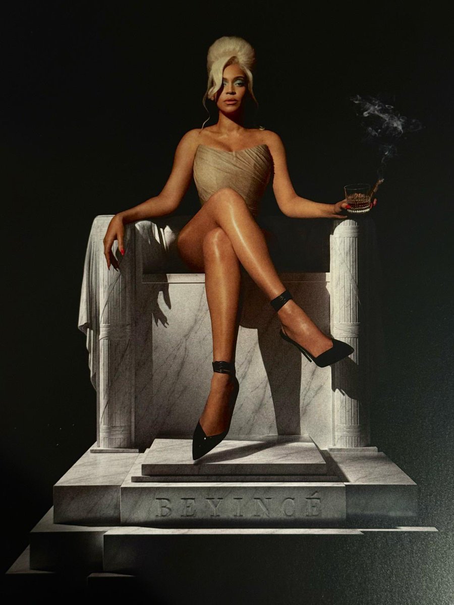 The statue of Beybraham Lincoln >