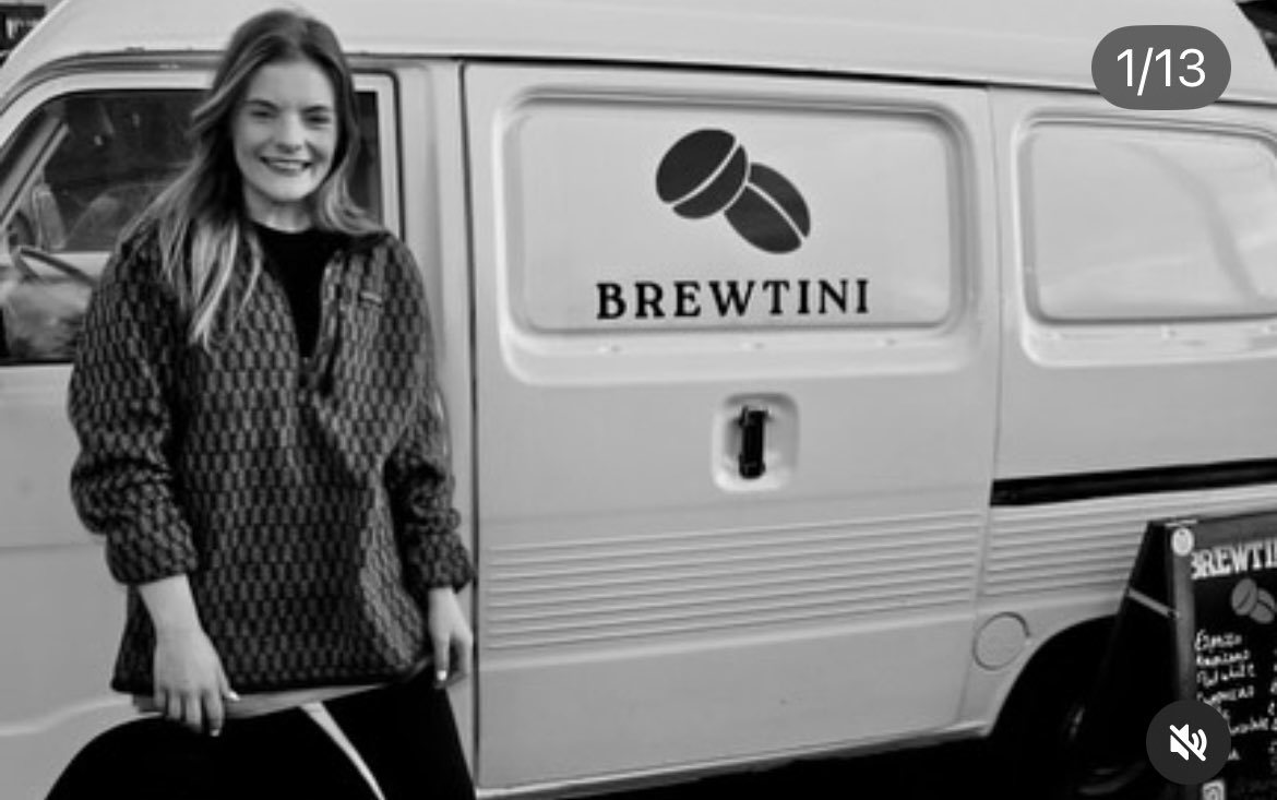 RealShanCothi's tweet image. Wel am sgwrs hyfryd da Eiry Read ‘Brewtini’ am ei FAN GOFFI SYMUDOL - Vincent fan Coff! Gwych o syniad ac i chi siwr o’i gweld yn gwibio o fan i fan 😜yn sir Ddinbych a sir y Fflint! Mae ar Insta hefyd a phob lwc i ti Eiry i’r dyfodol! #coffi #priodas #busnes @BBCRadioCymru⭐️