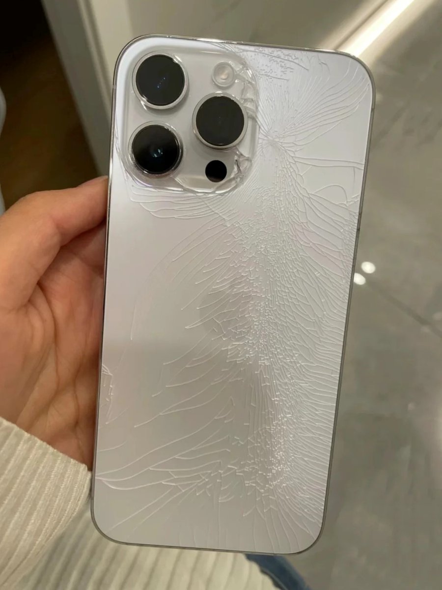 It just so happens that Apple's new models are available for pre-sale, and my current one just happened to be broken. It's really "perfect timing" 🍎💥
The heavens are reminding me: it's time to change to a new one.