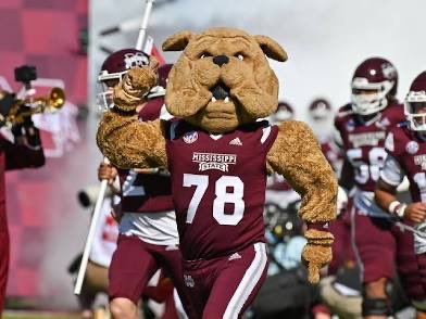 Sandersonb77FB's tweet image. I am excited to be at @HailStateFB this Saturday for there spring game! @CoachUno1 @CoachSamAdams @DexPreps @AL6AFootball @samspiegs @ChadSimmons_ @CraigHaubert @JasonStammSaid @PaulJonesOn3 @ScoutSteveR @UnLockYourGame