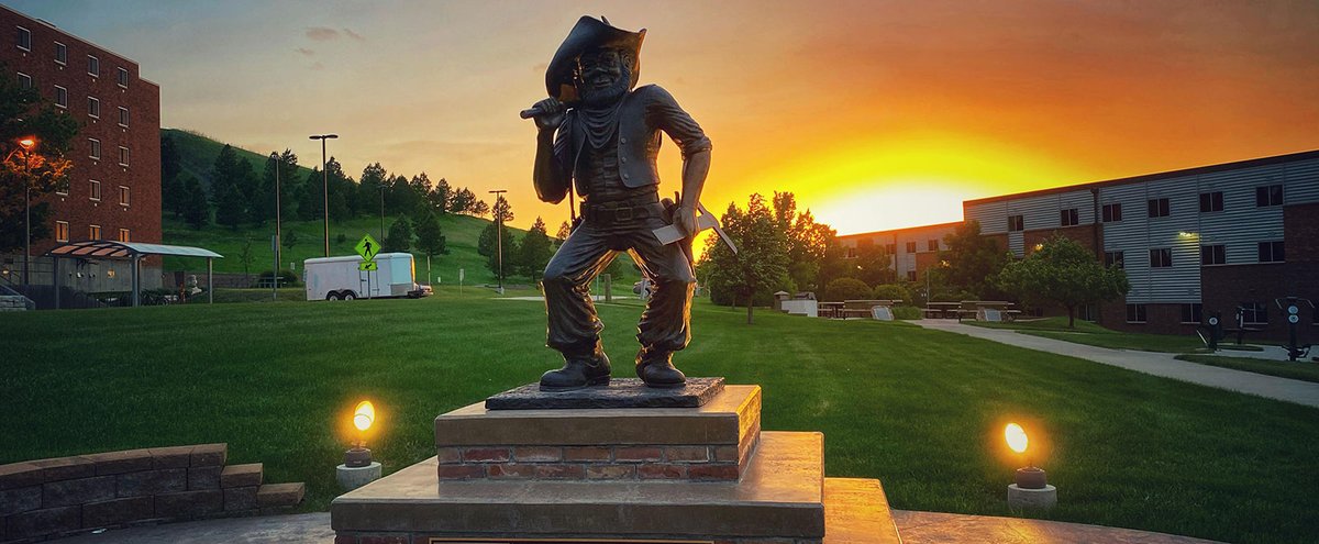 Our friends at CARA have some great events on the horizon, including the Nucor Ribbon Cutting, the 50-Year Graduation Reunion, and more! Be in the know and make sure you don't miss out on any events! 

cara.sdsmt.edu/AlumniEvents

#SouthDakotaMines #HardrockerStrong #HardrockerProud