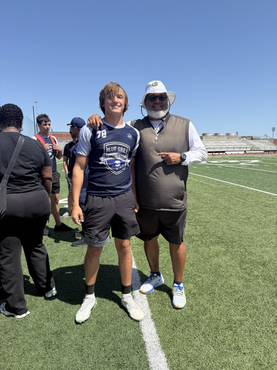 Landon Green (@landongreen40) on Twitter photo Very thankful for the opportunity to attend the <a href="/BlueGreyFB/">Blue-Grey All-American Bowl</a> combine. Very thankful for the coaches who took time to coach me up. Taking the steps not the elevator🔥. <a href="/soneworleansbra/">Coach Lewis 🏈🥎💯</a> Very thankful for the opportunity to attend the <a href="/BlueGreyFB/">Blue-Grey All-American Bowl</a> combine. Very thankful for the coaches who took time to coach me up. Taking the steps not the elevator🔥. <a href="/soneworleansbra/">Coach Lewis 🏈🥎💯</a>