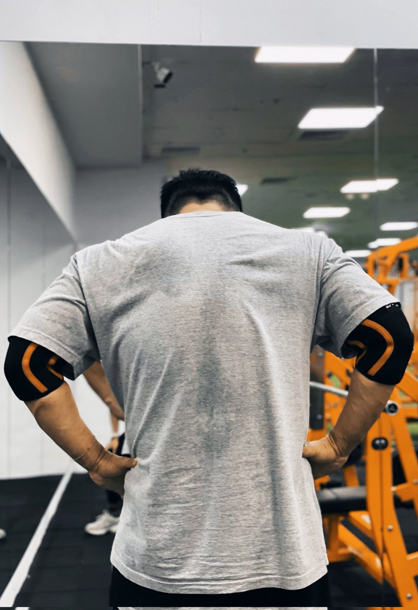 宗教狂熱學生：教練你有去投罷免嗎？
政治系畢業的教練：不好意思，我對政治無感！
.........
然後宗教狂熱學生的社群寫說：教練對政治無感，我也是呵呵，但你之所可以無感，是因為有人幫你負重前行....blablabla
🤨🤨🤨
#妳之所以覺得負重前行只是因為胖
#無感表示不想跟妳聊政治
#逼教練漲學費是不是