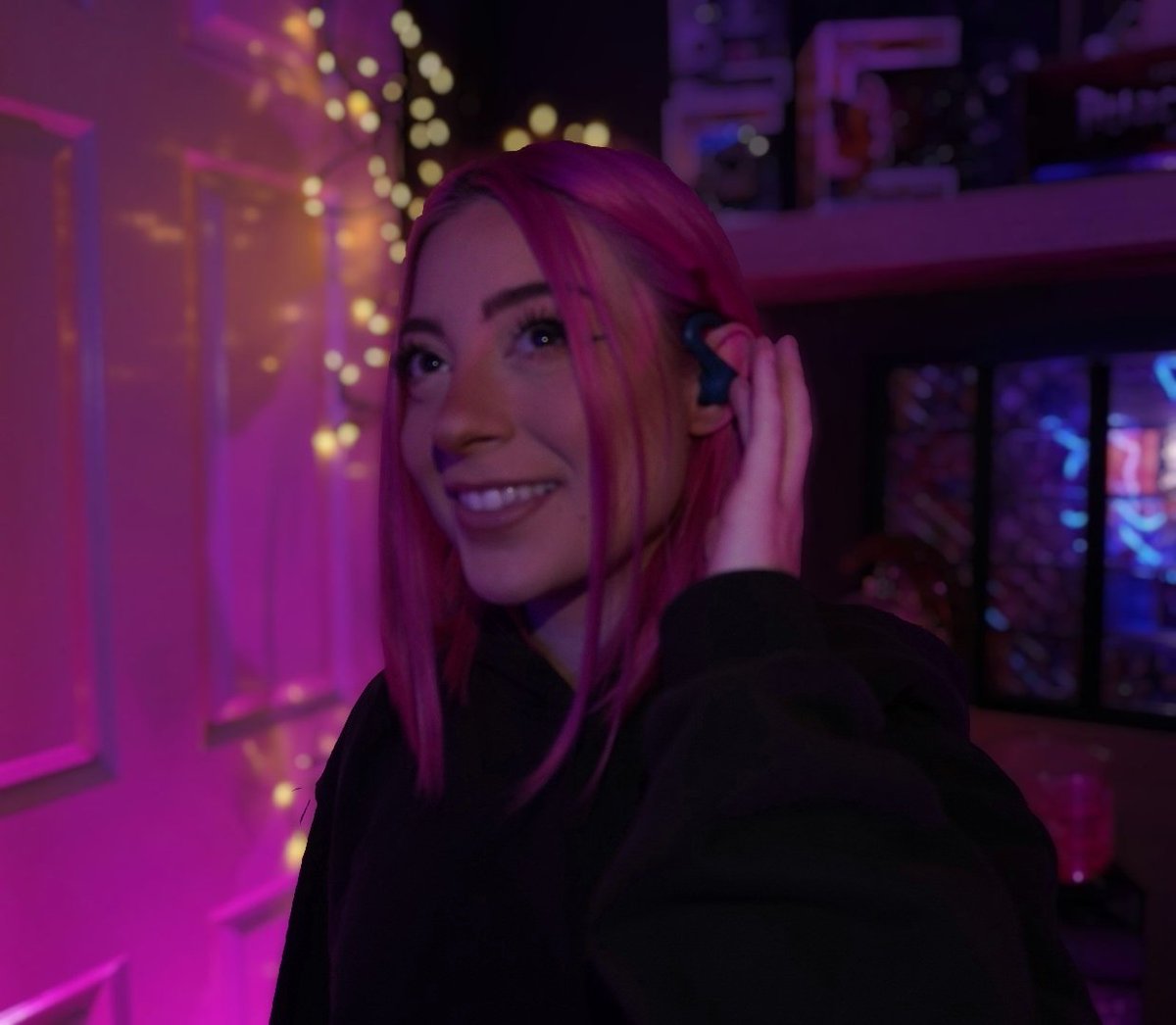 BillyGoatTTV's tweet photo. Some candids grabbed from a video wearing my @JLabAudio JBuds Lux ANC and JBuds Sport ANC π¦π§
Thank you again for powering our audio needs this week for the @Luminosity Top 5β‘οΈ#TeamJLab https://t.co/tqJCISqiTr