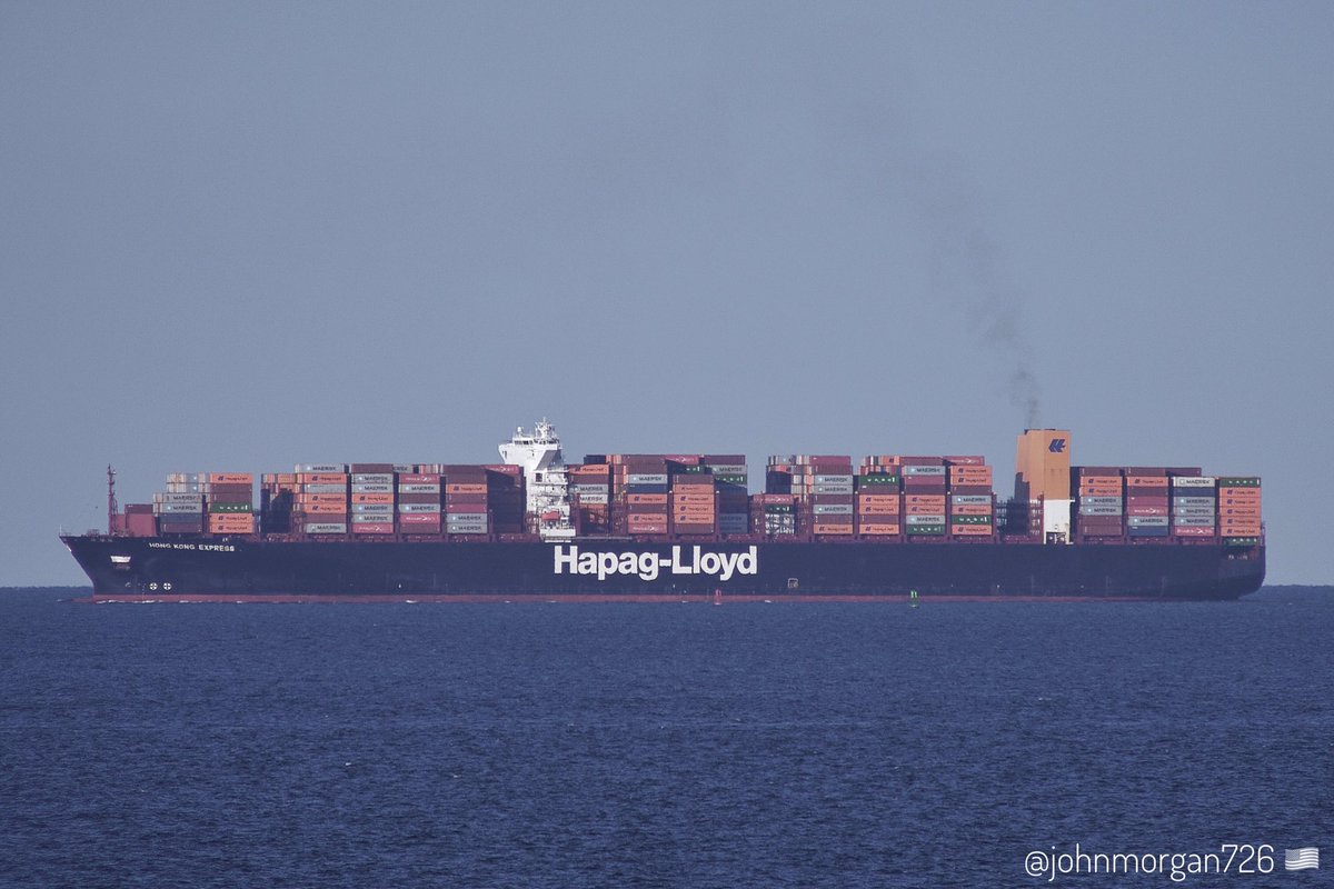 johnmorgan726's tweet photo. At 366 meters the #HapagLloyd #DortmundExpress-class #ContainerShip HONG KONG EXPRESS, IMO:9501356 en route to Baltimore, Maryland @BShipspotting @BaltoChes flying the flag of Germany ๐ฉ๐ช. #ShipsInPics #HongKongExpress https://t.co/kAI4ZroN81