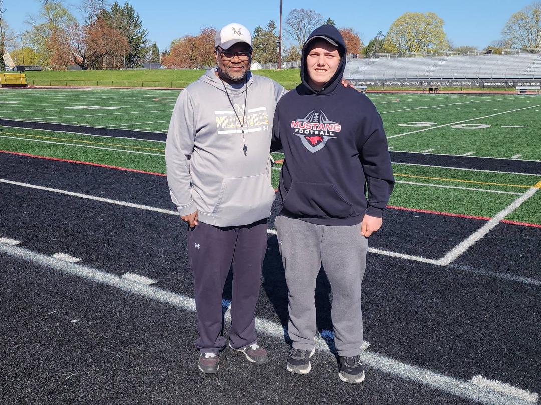 Great start to the morning watching <a href="/VILLEfb/">VilleFootball</a> practice.
@Coachjcmorgan 
<a href="/mustangs_swfb/">South Western Mustangs Football</a>
<a href="/TonyShermeyer/">Tony Shermeyer</a>
<a href="/Coach_Brady/">Aaron Brady</a>