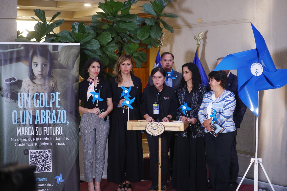 📍 Senado de Chile | 16.ABR.2025
💙 Punto de prensa por el #BuenTratoInfantil
Desde distintas bancadas, senadoras y senadores coincidieron en una urgencia sin matices: los niños tienen derecho a crecer protegidos, queridos y respetados.
🗣️ Paula Santolaya, Fundación Viento Sur: