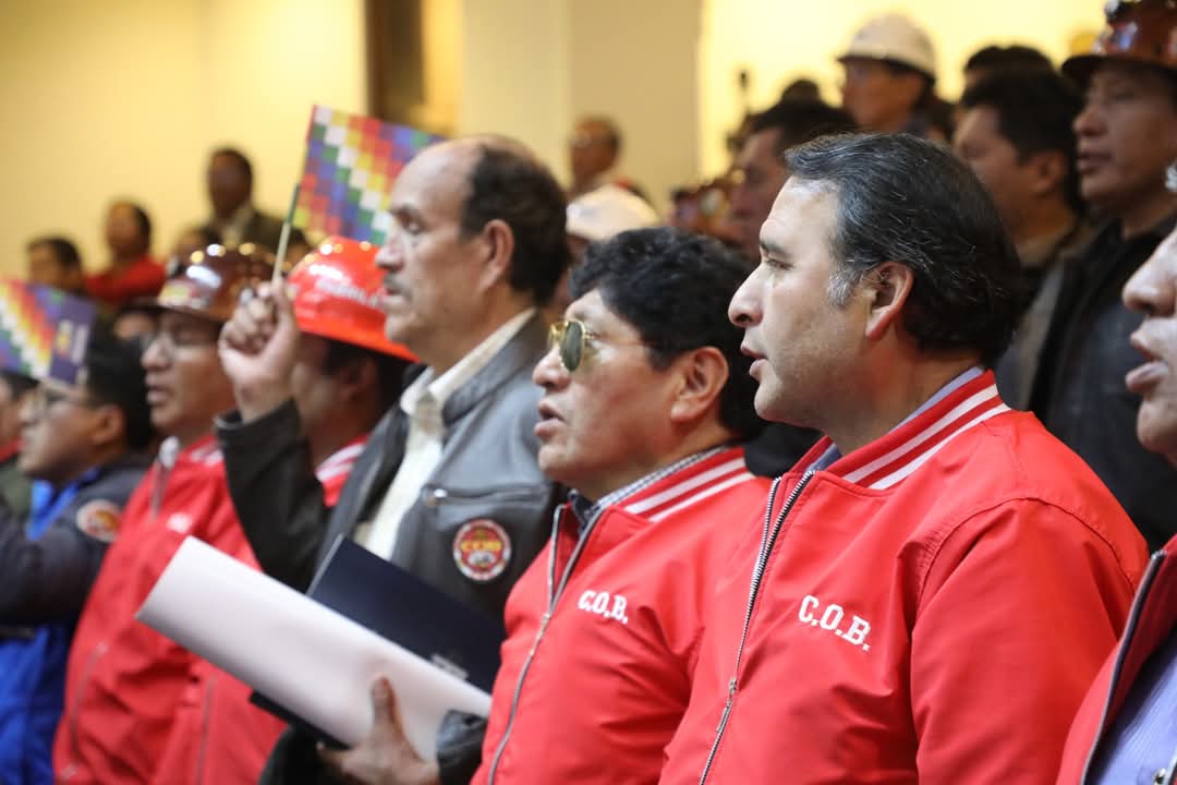 LaramaDavid's tweet photo. Es muy importante la unidad del bloque popular ante los intentos de división impulsados por la oligarquía y sus operadores mediáticos.

#BoliviaBicentenario 
#UnidosSomosMas https://t.co/gLEfy7XD3N