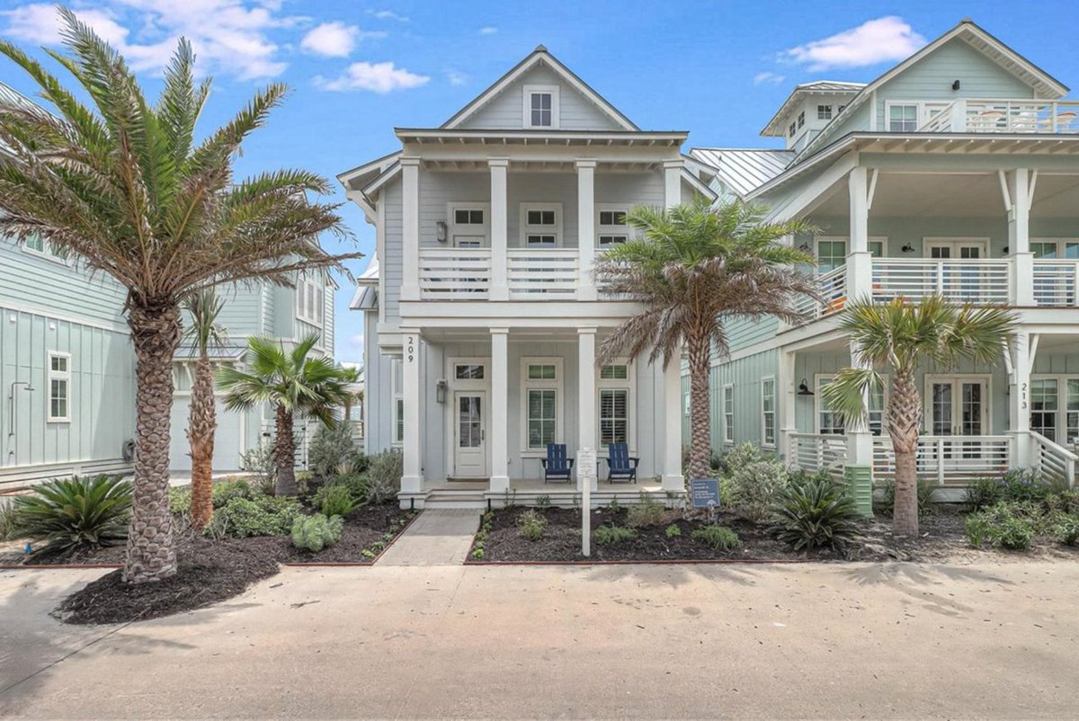 CinnamonShore's tweet photo. WHERE TO STAY NEXT! Start mornings on the sunny side! With three spacious king suites and two bunk rooms connected by a clever, interior ladder, it’s ideal for creating lasting memories. Use the link to book your stay today!

https://t.co/RB6QlckIWB https://t.co/qiiy5Qkawu