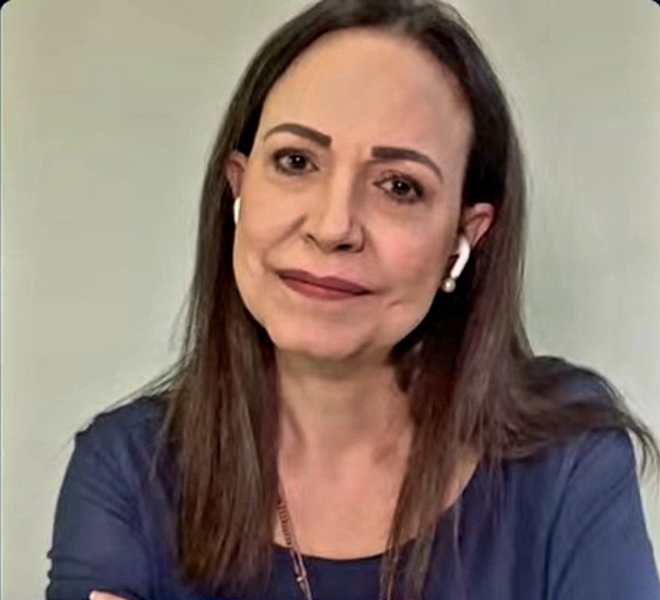 Jamás en la vida me había imaginado que existiera una persona que amara tanto a su país por encima de cualquier obstáculo y muy importante ponerlo por encima de su propia familia,eso no lo hace nadie solo <a href="/MariaCorinaYA/">María Corina Machado</a>  los venezolanos deben estar orgullosos de por vida y darle