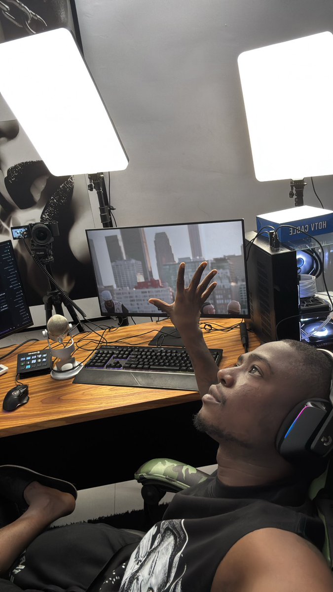 Obacruze's tweet photo. We Live! Live Davido Album Reaction! 
https://t.co/wtG9xCv6Ix #5ive https://t.co/oT5LoxA0dn