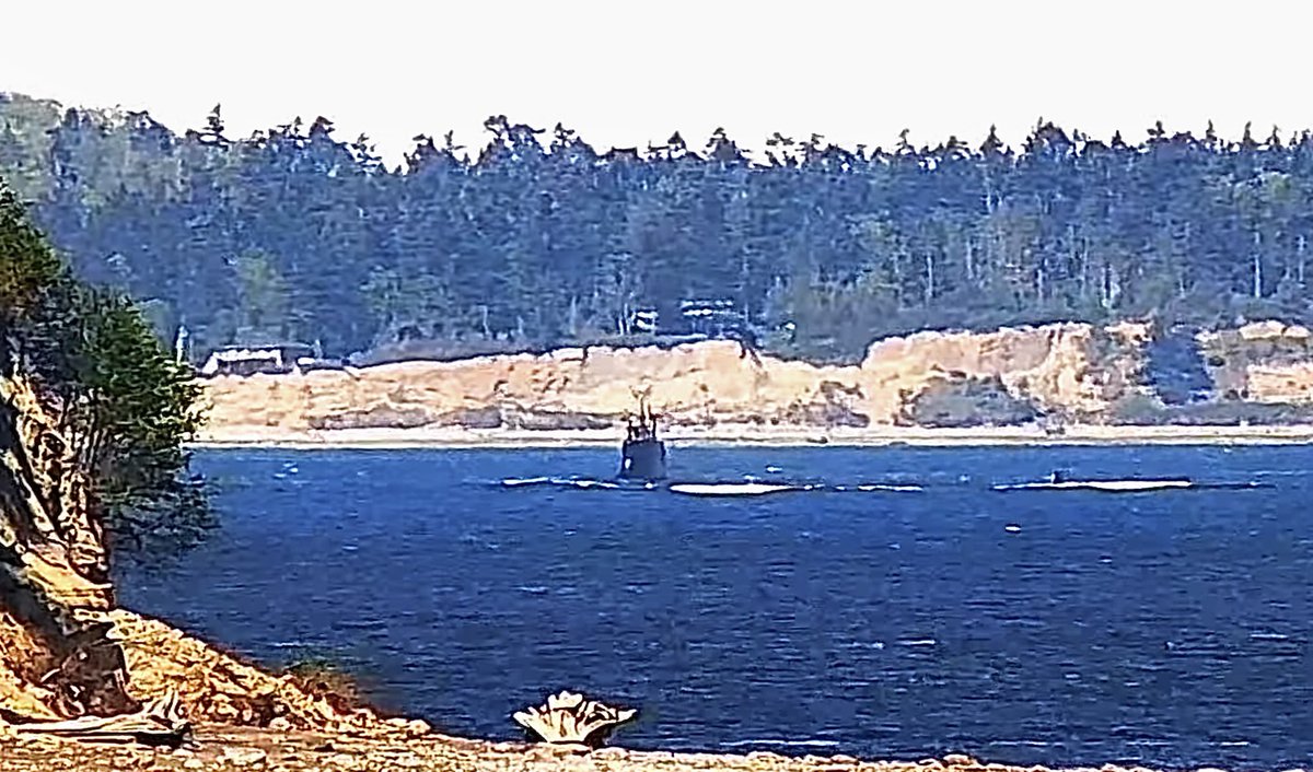 WarshipCam's tweet photo. USS Jimmy Carter (SSN 23) Seawolf-class attack submarine coming into Naval Base Kitsap-Bangor - April 17, 2025 #ussjimmycarter #ssn23.
SRC: INT- SkunkBayWeather https://t.co/IL6bwLDrAx