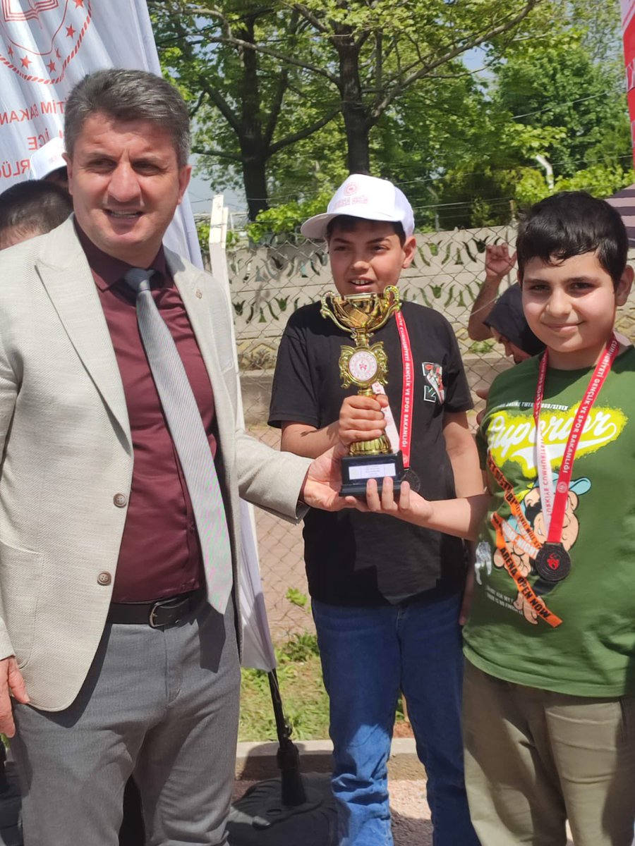 İlçemizde yapılan Bocce turnuvasında Özel Eğitim sınıfımız 3. Oldu.🏅

Öğrencilerimizi tebrik ediyor,başarılarının devamını diliyoruz.

<a href="/kestel_mem/">Kestel İlçe Millî Eğitim Müdürlüğü</a>