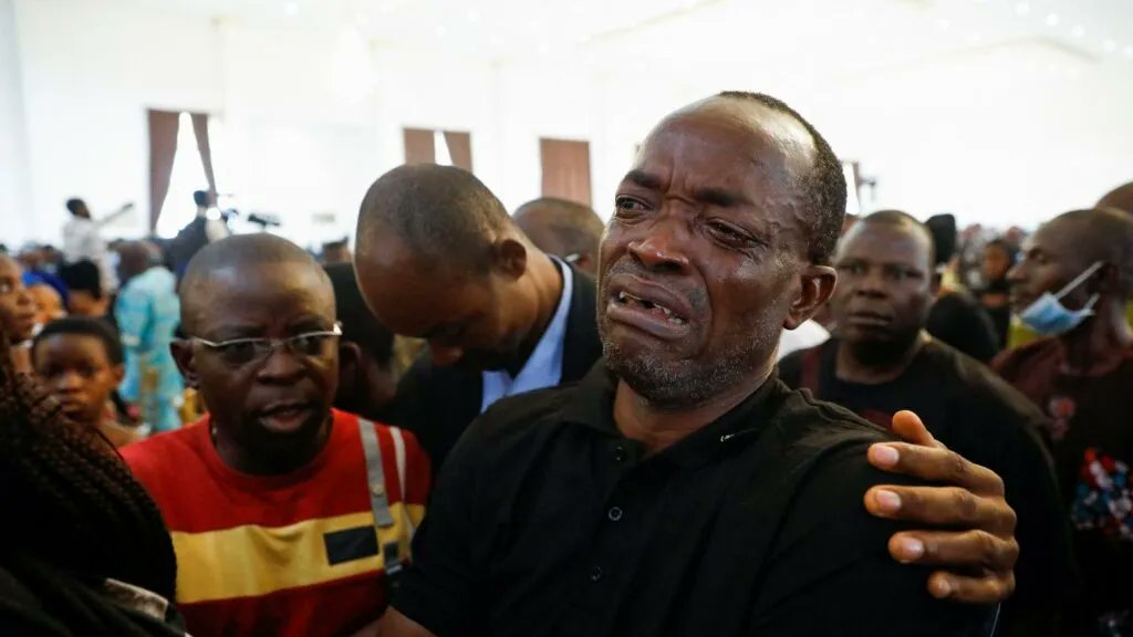 En este  Viernes Santo tenemos la obligación moral de denunciar que los católicos de Nigeria están siendo masacrados por ser fieles a su fe.  Las potencias "democráticas" guardan silencio. 
razonmasfe.com/blog/51-cristi…