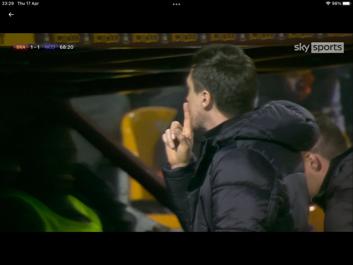 This is a man “shushing” the Bradford City fans after David McGoldrick has produced a moment of brilliance (nothing to do with him) for a team that should be top of the league (all down to him that they’re not).

Stuart Maynard is an absolute plonker.

#bcafc #notts #nottscounty