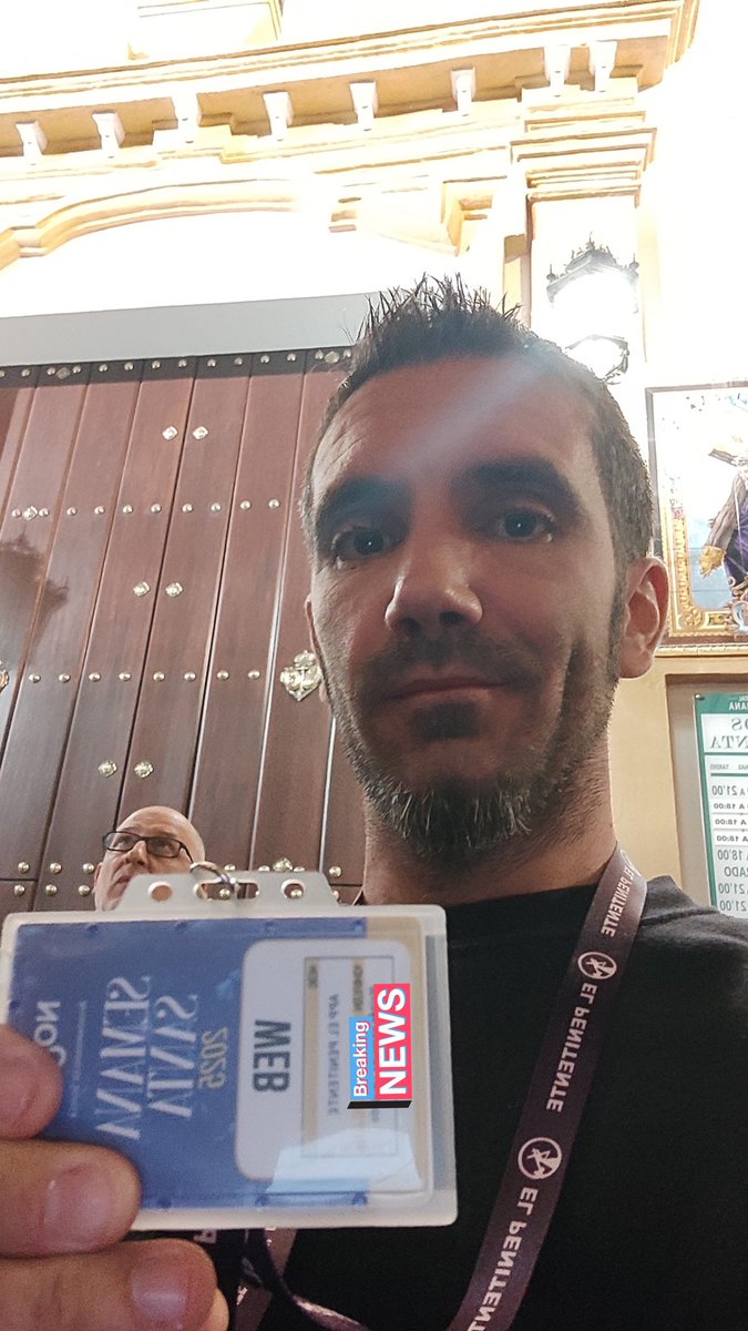 MoisesVazDel's tweet photo. Otro año más a las puertas de La Esperanza. Infinitas gracias a mis amigos de El Penitente. Sumando momentos. @ElPenitente #SemanaSantaSevilla #SemanaSanta #Madruga2025 #elpenitente https://t.co/RTNkFBrv0S