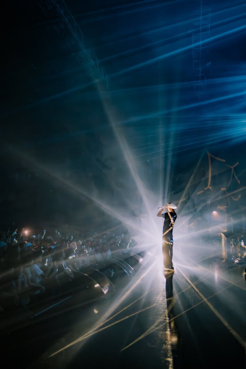 やっとjの曲を聴けた。ごめんなさい。
(でもやっぱり泣く)
同世代で芯が一本通っていて人間くさいリリックで救われた一人です。
本当にありがとう。
hiphopのライブに初めて行ったライブもjでした。行けて良かったと心から思いました。
一生好きです、ありがとう。
<a href="/__j_j_j__/">soma</a>