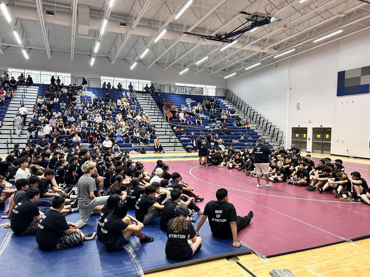 1st evening of Middle School Wrestling Duals in #THEDISTRICT Terrific turnout for Parkland MS and Del Valle MS.  Best wishes to all. <a href="/YsletaISD/">Ysleta ISD</a> <a href="/YISDCFO/">Lynly</a> <a href="/DeXavierluke/">Xavier De La Torre</a>