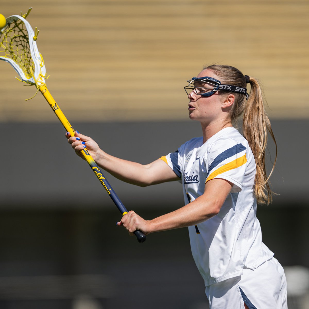 Kennedy Mason gets the Bears on the board with a flashy effort to make it 4-1 Stanford with 3:17 left in the first quarter!

#GoBears🐻