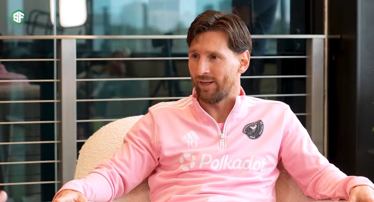 AlbicelesteTalk's tweet photo. Leo Messi: "Pep Guardiola is from another world. He’s different, he sees things no one else does.

"He changed football. Everyone wanted to copy us. In fact, he kind of did harm to football, because people tried to play like our Barcelona. But we were a special team… that midfield Xavi, Busi, Iniesta, everything was perfect between players and coach."