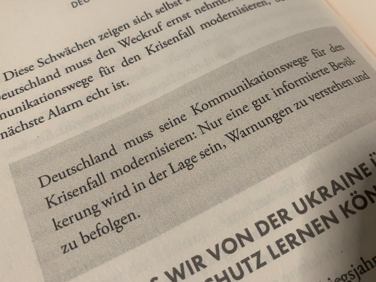 dgo1252's tweet photo. 🇩🇪 „Deutschland in der Krise“
Autor: @ABroemme
.
Vors. @InfoZoes. Präs.hc. @THWLeitung
.
Davor:
🚒 LBD @Berliner_Fw
📟 Mitinitiator #CritComms by @e_Message_DE
🚙 Präs. #THW
👨🏫 Üb. Prävention in Berl. Grundschule
🇹🇷 Krisenmgr. „Migrationsvereinb. EU Türkei“
😷 #COVID in #Berlin
. https://t.co/7yoQaHo7zC