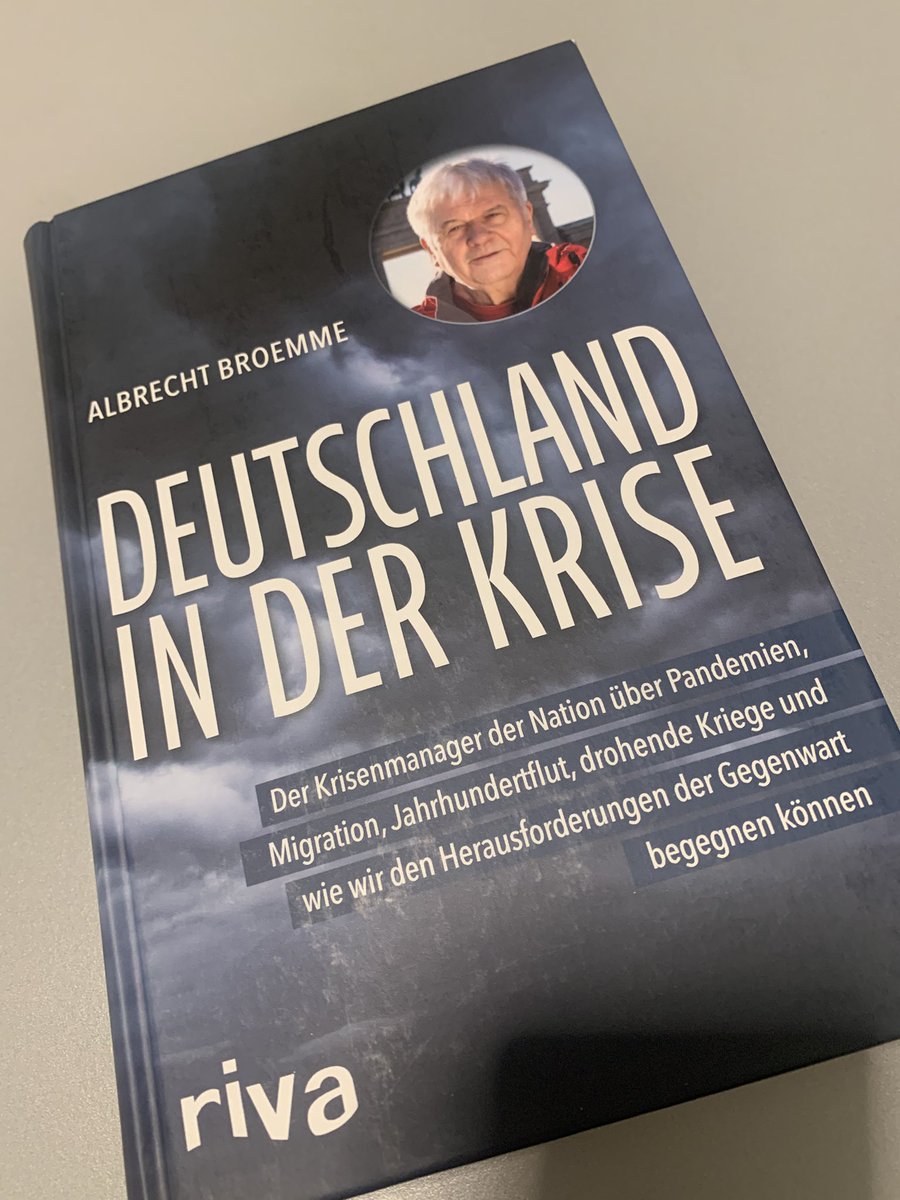 dgo1252's tweet photo. 🇩🇪 „Deutschland in der Krise“
Autor: @ABroemme
.
Vors. @InfoZoes. Präs.hc. @THWLeitung
.
Davor:
🚒 LBD @Berliner_Fw
📟 Mitinitiator #CritComms by @e_Message_DE
🚙 Präs. #THW
👨🏫 Üb. Prävention in Berl. Grundschule
🇹🇷 Krisenmgr. „Migrationsvereinb. EU Türkei“
😷 #COVID in #Berlin
. https://t.co/7yoQaHo7zC