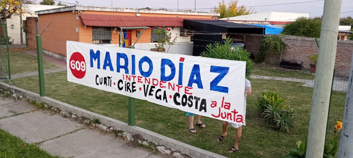 Cecilia Bottino Fiuri (@ceciliabottino) on Twitter photo En #Paysandú la miiltancia del <a href="/mpppaysandu/">@609paysandu</a> te pinta las pancartas y te las coloca.
Es con la 609 y con <a href="/mariodiazuy/">Mario Diaz Intendente</a>
A recuperar el gobierno departamental para el <a href="/FrentePaysandu/">Frente Amplio Paysandú</a>
#ParaVolverACreer
#SiempreConLaGente En #Paysandú la miiltancia del <a href="/mpppaysandu/">@609paysandu</a> te pinta las pancartas y te las coloca.
Es con la 609 y con <a href="/mariodiazuy/">Mario Diaz Intendente</a>
A recuperar el gobierno departamental para el <a href="/FrentePaysandu/">Frente Amplio Paysandú</a>
#ParaVolverACreer
#SiempreConLaGente