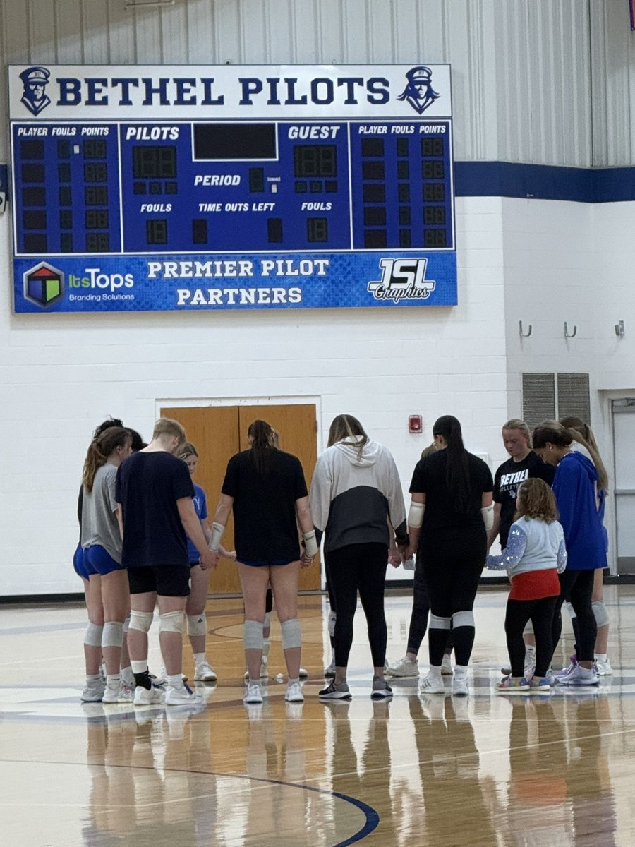 Thank you Coach Degrits and Bethel University volleyball for an amazing practice! I had a blast!💙🤍🩶