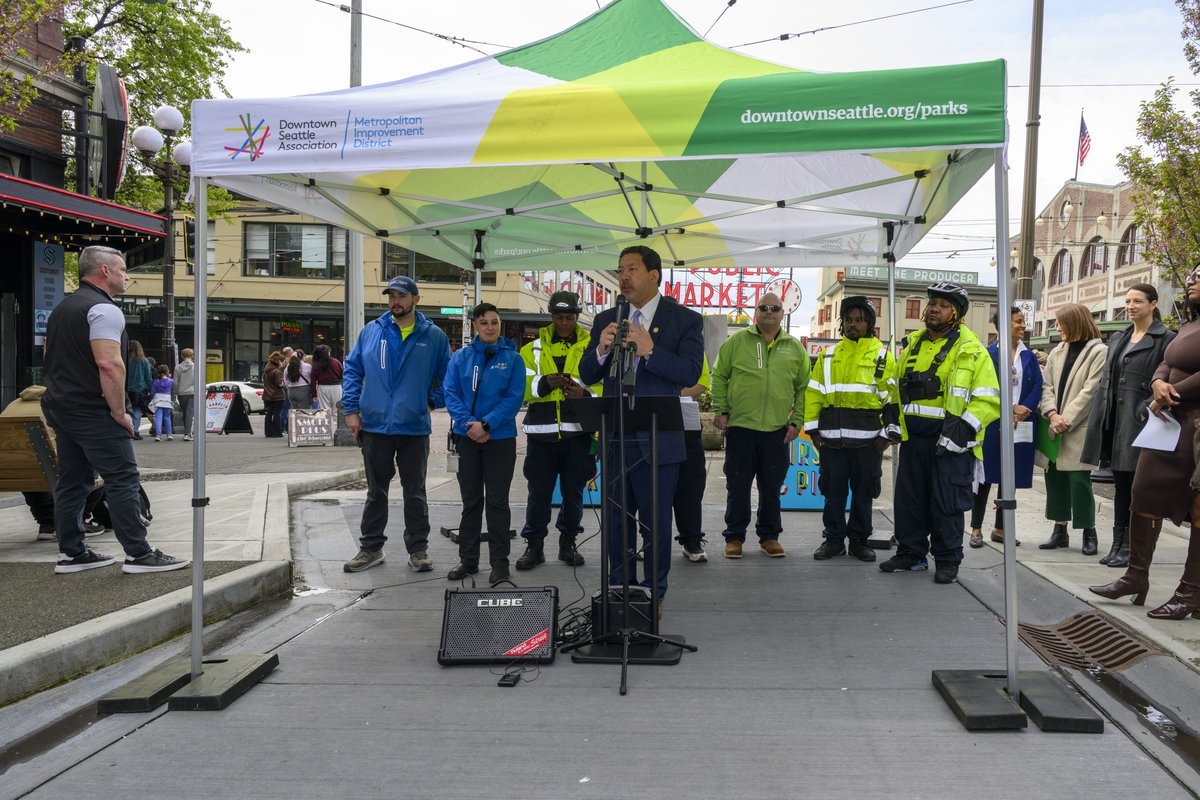 Mayor Bruce Harrell (@mayorofseattle) on Twitter photo With the Downtown Activation Plan, we're transforming public spaces to better serve our community. The new 1st & Pike space is the start of turning downtown into a destination people want to visit and stay in. Grateful for <a href="/downtownseattle/">Downtown Seattle</a> and <a href="/SDOTtraffic/">SDOT Traffic</a> for their partnership! With the Downtown Activation Plan, we're transforming public spaces to better serve our community. The new 1st & Pike space is the start of turning downtown into a destination people want to visit and stay in. Grateful for <a href="/downtownseattle/">Downtown Seattle</a> and <a href="/SDOTtraffic/">SDOT Traffic</a> for their partnership!