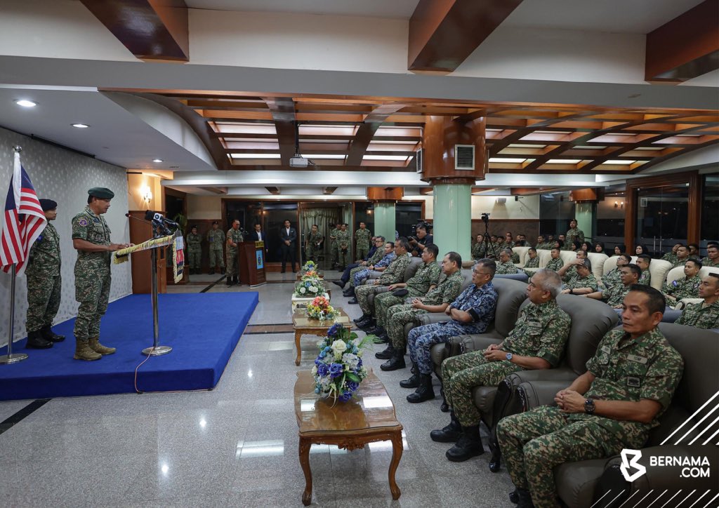 bernamadotcom's tweet image. Operasi bantuan kemanusiaan ini berlepas ke negara berkenaan dengan dua pesawat A400M milik TUDM  turut membawa keperluan peralatan perubatan bagi pengoperasian Hospital Medan. 

Berita penuh : bernama.com/bm/news.php?id…

📸 Shafiq Hashim | BERNAMA

#BernamaImages #BernamaNews #ATM…