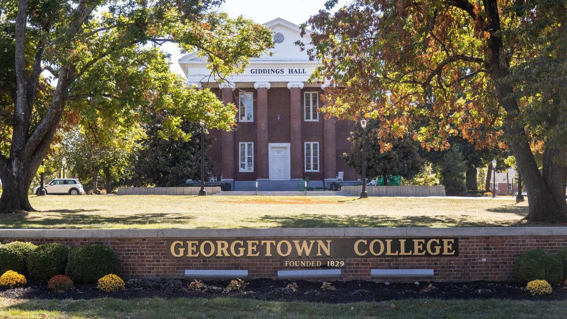 Gtown_Football's tweet photo. Why Georgetown?

• Championship Football🏈
• Championship Academics🎓
• Championship Location📍

#TigerPride🐅 | #Attack https://t.co/w0unDab0ze