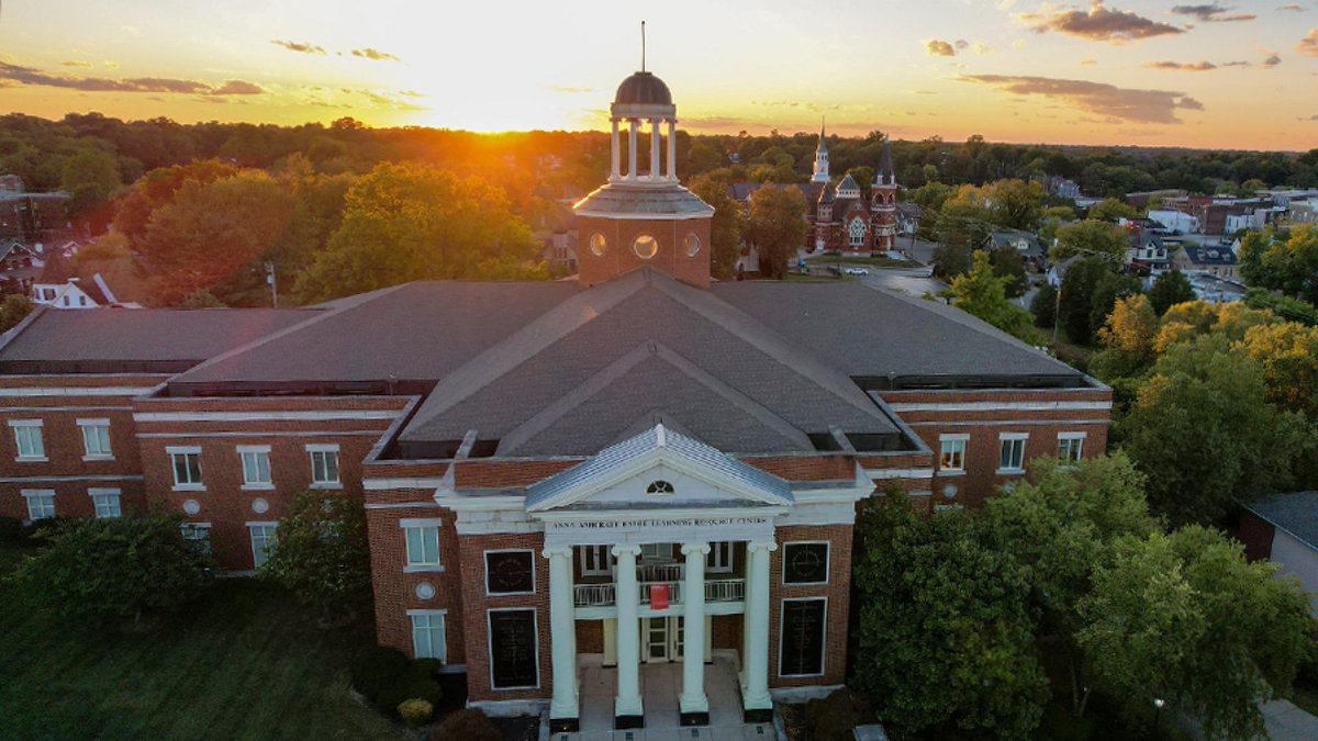 Gtown_Football's tweet photo. Why Georgetown?

• Championship Football🏈
• Championship Academics🎓
• Championship Location📍

#TigerPride🐅 | #Attack https://t.co/w0unDab0ze