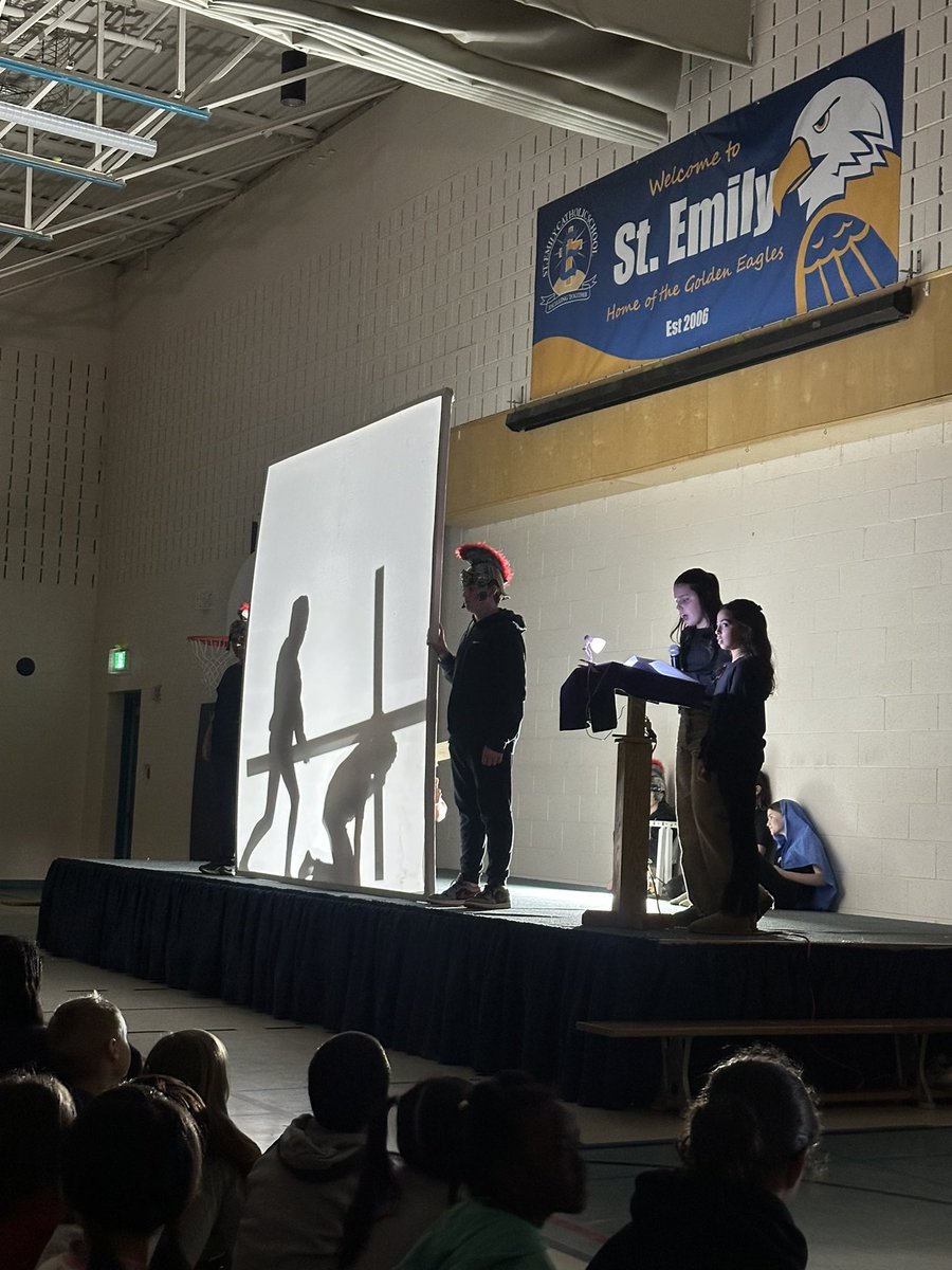 MrsCiampaClass's tweet photo. Such a beautiful retell of the Stations of the Cross today by our grade 6 students. #ocsbArts @ocsbRE @StEmilyOCSB https://t.co/VYCc4Yvbox
