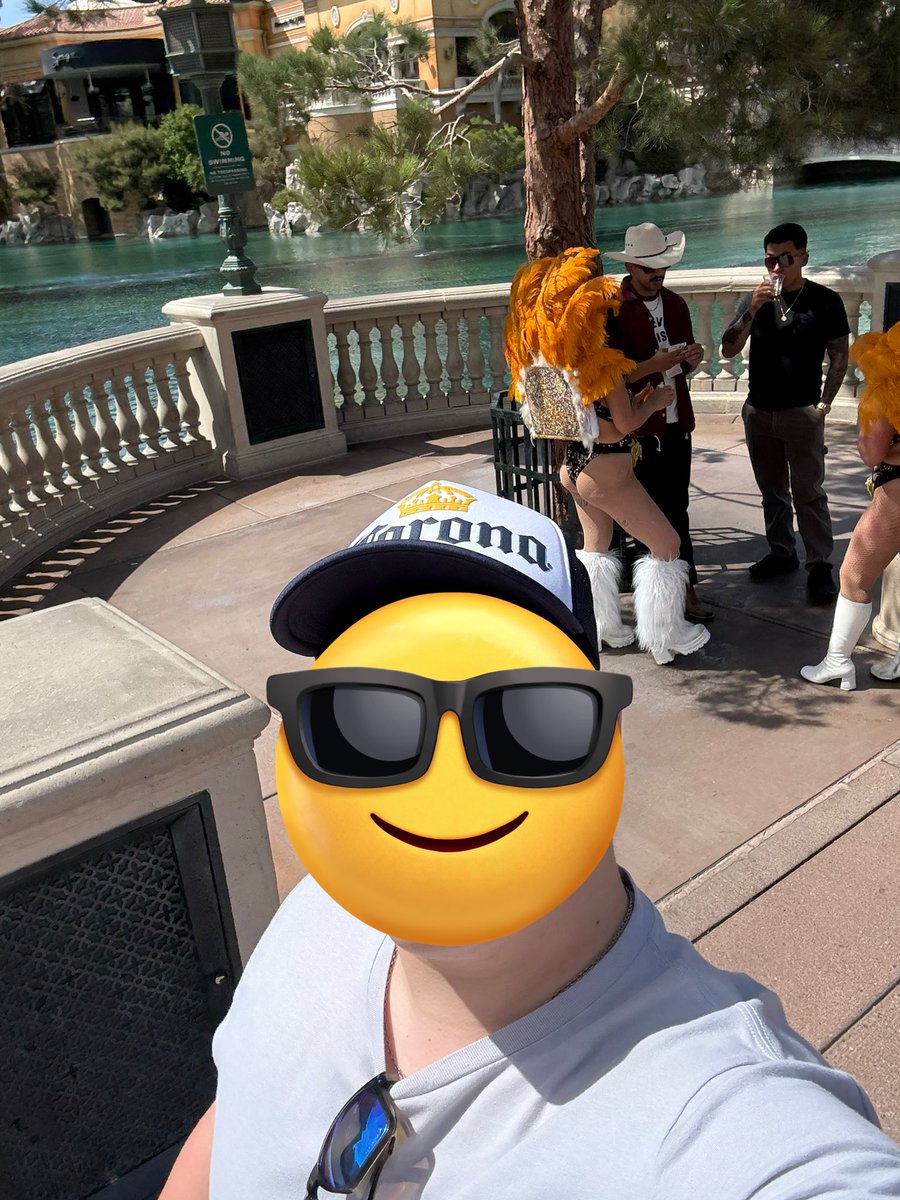 SkippyMagoo12's tweet photo. Skip strikes back. Got some Asian ass with my selfie. Living the good life. #expand #Vegas https://t.co/7chLK6zQIP